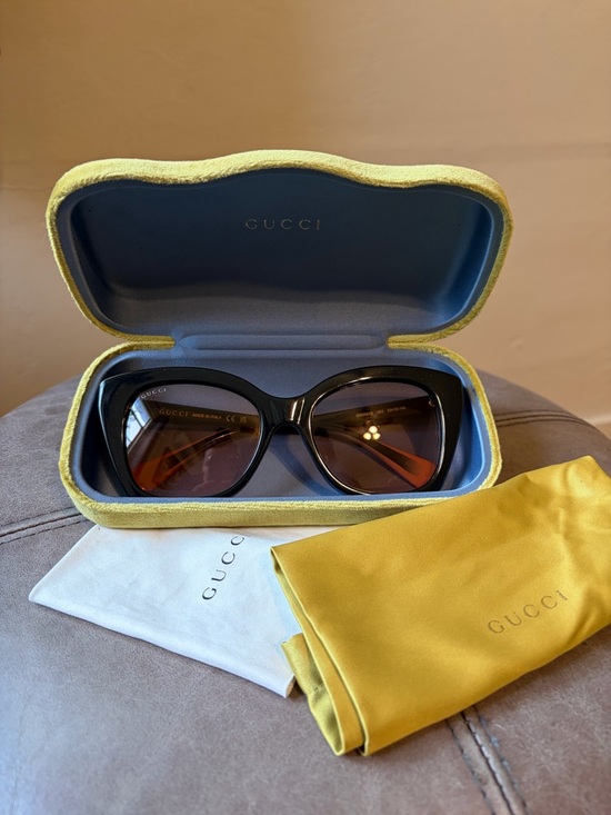 Gucci Accessories - Gucci Black Cat-Eye Sunglasses with Brown Gradient Lenses